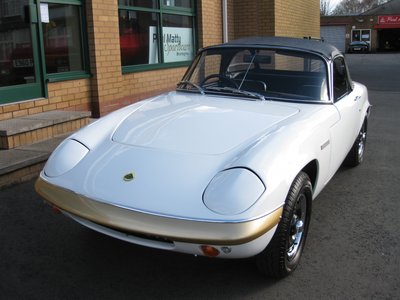 1971-Lotus-Elan-Sprint-DHC-1-1024px.jpg and 