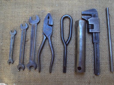 tool-kit-02.jpg and 