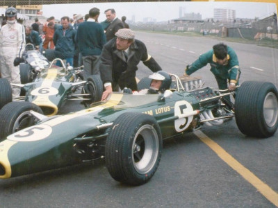 Clark_Chapman_Lotus49_Zandvoort67.jpg and 